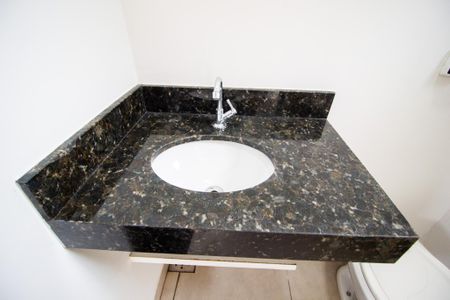 Casa de condomínio para alugar com 174m², 3 quartos e 2 vagasBanheiro de serviço