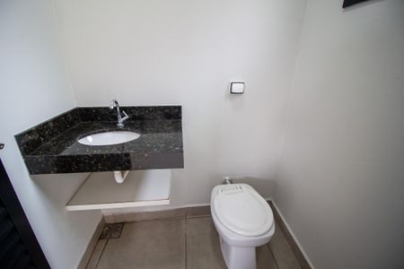 Casa de condomínio para alugar com 174m², 3 quartos e 2 vagasBanheiro de serviço