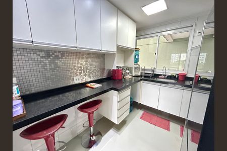 Apartamento à venda com 96m², 2 quartos e 2 vagasCozinha