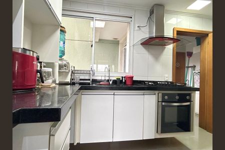 Apartamento à venda com 96m², 2 quartos e 2 vagasCozinha