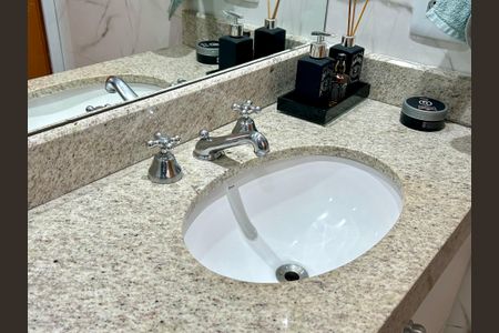 Apartamento à venda com 96m², 2 quartos e 2 vagasBanheiro 1