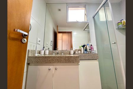 Apartamento à venda com 96m², 2 quartos e 2 vagasBanheiro da Suíte