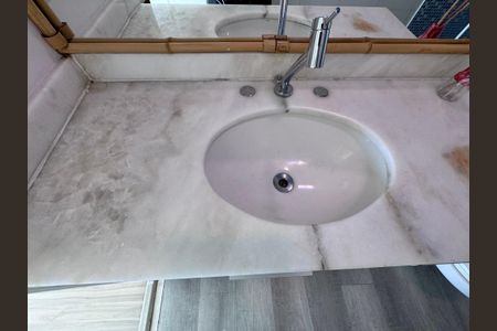 Apartamento para alugar com 250m², 4 quartos e 2 vagasBanheiro Social (segundo andar)