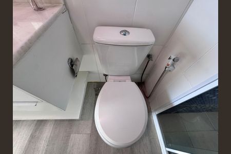 Apartamento para alugar com 250m², 4 quartos e 2 vagasBanheiro Social (segundo andar)