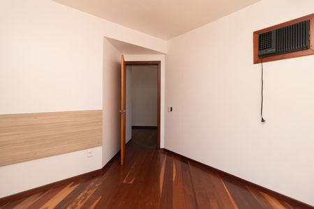 Casa à venda com 234m², 4 quartos e 2 vagasQuarto 2