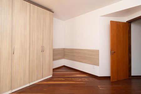 Casa à venda com 234m², 4 quartos e 2 vagasQuarto 2