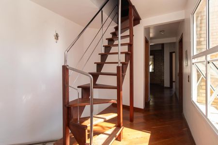 Casa à venda com 234m², 4 quartos e 2 vagasCorredor
