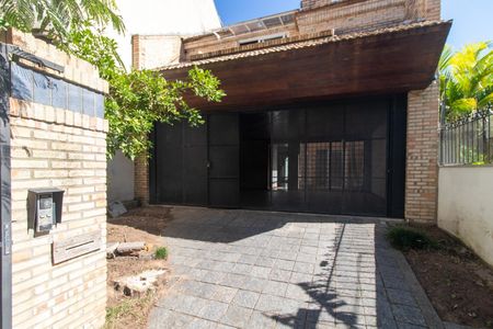 Casa à venda com 234m², 4 quartos e 2 vagasFachada