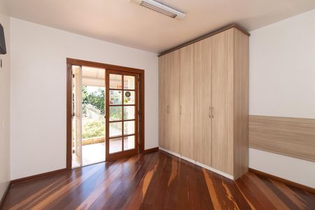 Casa à venda com 234m², 4 quartos e 2 vagasQuarto 2