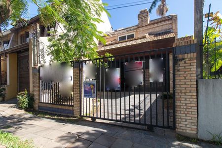 Casa à venda com 234m², 4 quartos e 2 vagasFachada