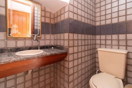 Casa à venda com 234m², 4 quartos e 2 vagasLavabo