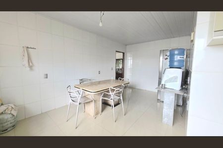 Casa de condomínio à venda com 244m², 3 quartos e 4 vagas