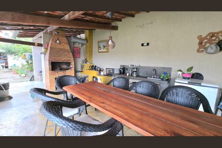 Casa de condomínio à venda com 244m², 3 quartos e 4 vagas