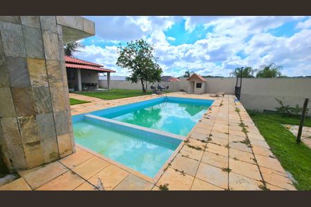 Casa de condomínio à venda com 244m², 3 quartos e 4 vagas