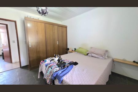 Casa de condomínio à venda com 244m², 3 quartos e 4 vagas