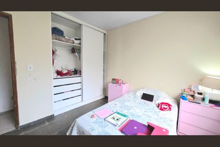 Casa de condomínio à venda com 244m², 3 quartos e 4 vagas