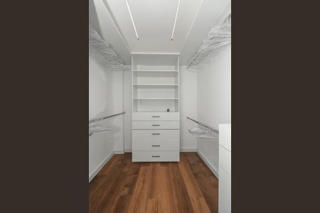Apartamento para alugar com 330m², 3 quartos e 2 vagasCloset da suíte