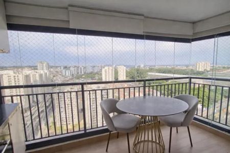 Apartamento à venda com 62m², 2 quartos e 1 vaga Apartamento à venda com 62m², 2 quartos e 1 vagaBalcony com vista para a cidade, com mesa e cadeiras, com janelas grandes e iluminação natural.