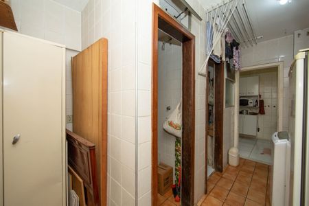 Apartamento à venda com 180m², 3 quartos e 3 vagasAREA DE SERVICO/QUARTO E BANHO DE EMPREGADA