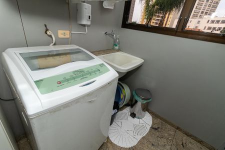 Apartamento para alugar com 216m², 3 quartos e 3 vagas Apartamento para alugar com 216m², 3 quartos e 3 vagasÁrea de Serviço