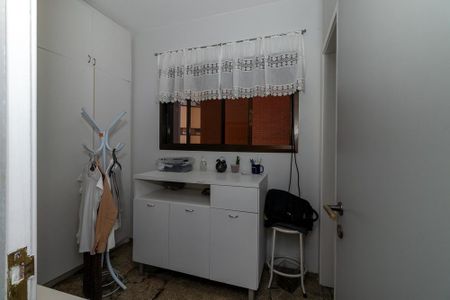 Apartamento para alugar com 216m², 3 quartos e 3 vagas Apartamento para alugar com 216m², 3 quartos e 3 vagasQuarto de Serviço