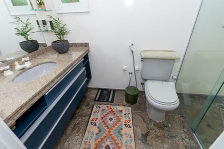 Apartamento para alugar com 216m², 3 quartos e 3 vagas Apartamento para alugar com 216m², 3 quartos e 3 vagasBanheiro da Suíte 2