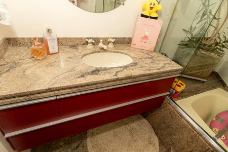 Apartamento para alugar com 216m², 3 quartos e 3 vagas Apartamento para alugar com 216m², 3 quartos e 3 vagasBanheiro da Suíte 1