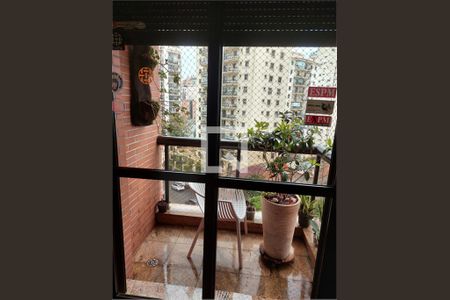 Apartamento para alugar com 216m², 3 quartos e 3 vagas Apartamento para alugar com 216m², 3 quartos e 3 vagasVaranda