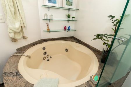 Apartamento para alugar com 216m², 3 quartos e 3 vagas Apartamento para alugar com 216m², 3 quartos e 3 vagasBanheiro da Suíte 3