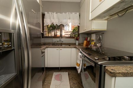 Apartamento para alugar com 216m², 3 quartos e 3 vagas Apartamento para alugar com 216m², 3 quartos e 3 vagasCozinha