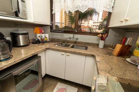Apartamento para alugar com 216m², 3 quartos e 3 vagas Apartamento para alugar com 216m², 3 quartos e 3 vagasCozinha