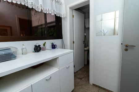 Apartamento para alugar com 216m², 3 quartos e 3 vagas Apartamento para alugar com 216m², 3 quartos e 3 vagasQuarto de Serviço