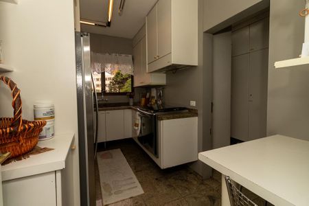 Apartamento para alugar com 216m², 3 quartos e 3 vagas Apartamento para alugar com 216m², 3 quartos e 3 vagasCozinha