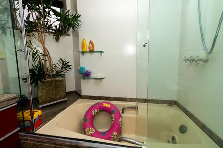 Apartamento para alugar com 216m², 3 quartos e 3 vagas Apartamento para alugar com 216m², 3 quartos e 3 vagasBanheiro da Suíte 1