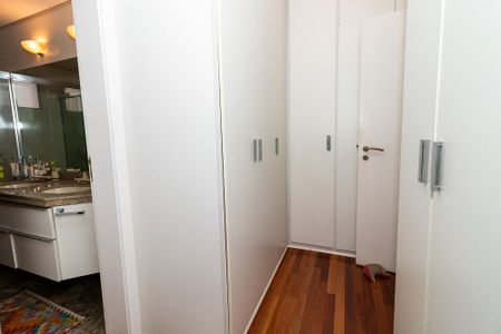 Apartamento para alugar com 216m², 3 quartos e 3 vagas Apartamento para alugar com 216m², 3 quartos e 3 vagasCloset da Suíte 3