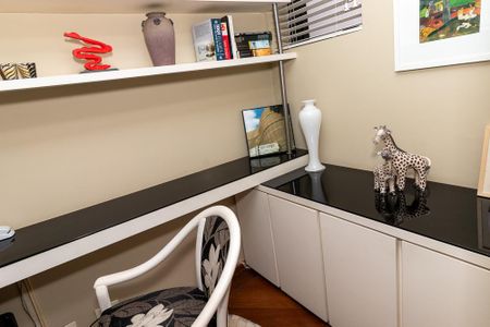 Apartamento para alugar com 216m², 3 quartos e 3 vagas Apartamento para alugar com 216m², 3 quartos e 3 vagasEscritório