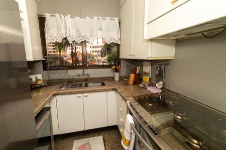 Apartamento para alugar com 216m², 3 quartos e 3 vagas Apartamento para alugar com 216m², 3 quartos e 3 vagasCozinha