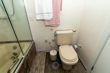 Apartamento para alugar com 216m², 3 quartos e 3 vagas Apartamento para alugar com 216m², 3 quartos e 3 vagasBanheiro da Suíte 1