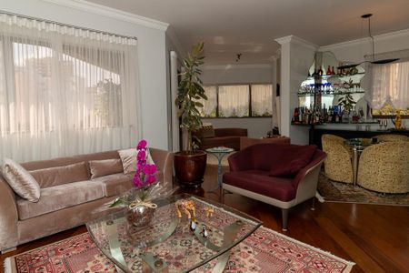 Apartamento para alugar com 216m², 3 quartos e 3 vagas Apartamento para alugar com 216m², 3 quartos e 3 vagasSala