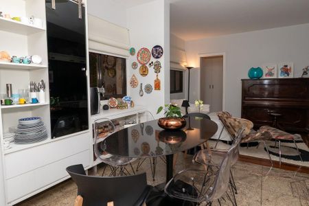 Apartamento para alugar com 216m², 3 quartos e 3 vagas Apartamento para alugar com 216m², 3 quartos e 3 vagasCopa