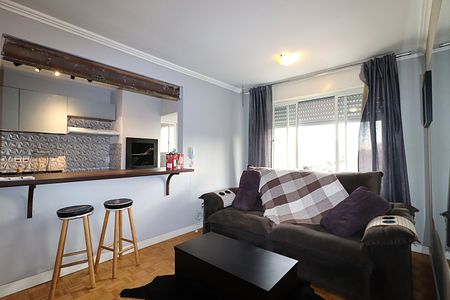 Sala de apartamento para alugar com 3 quartos, 70m² em São João, Porto Alegre