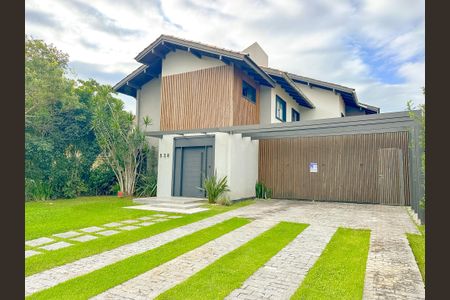 Casa para alugar com 314m², 4 quartos e 2 vagasFachada