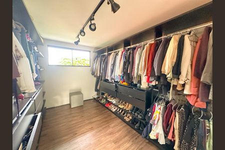 Casa para alugar com 314m², 4 quartos e 2 vagasCloset da suíte