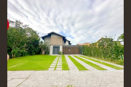Casa para alugar com 314m², 4 quartos e 2 vagasFachada