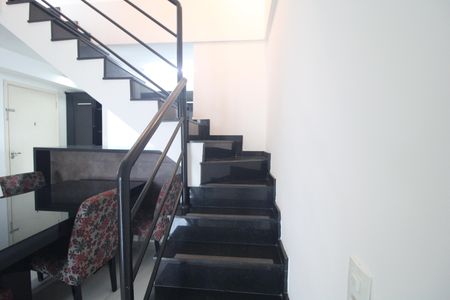 Apartamento para alugar com 180m², 3 quartos e 2 vagasEscada para terraço