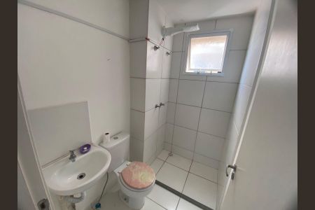 Banheiro de apartamento para alugar com 2 quartos, 56m² em Roselândia, Cotia