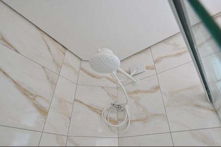 Banheiro Social de kitnet/studio para alugar com 1 quarto, 16m² em Vila do Encontro, São Paulo