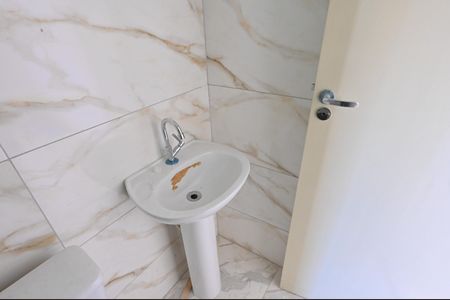 Banheiro Social de kitnet/studio para alugar com 1 quarto, 16m² em Vila do Encontro, São Paulo