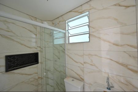 Banheiro Social de kitnet/studio para alugar com 1 quarto, 16m² em Vila do Encontro, São Paulo