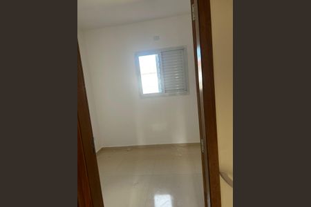 Quarto de casa de condomínio para alugar com 2 quartos, 106m² em Jardim Imperador IV, Praia Grande